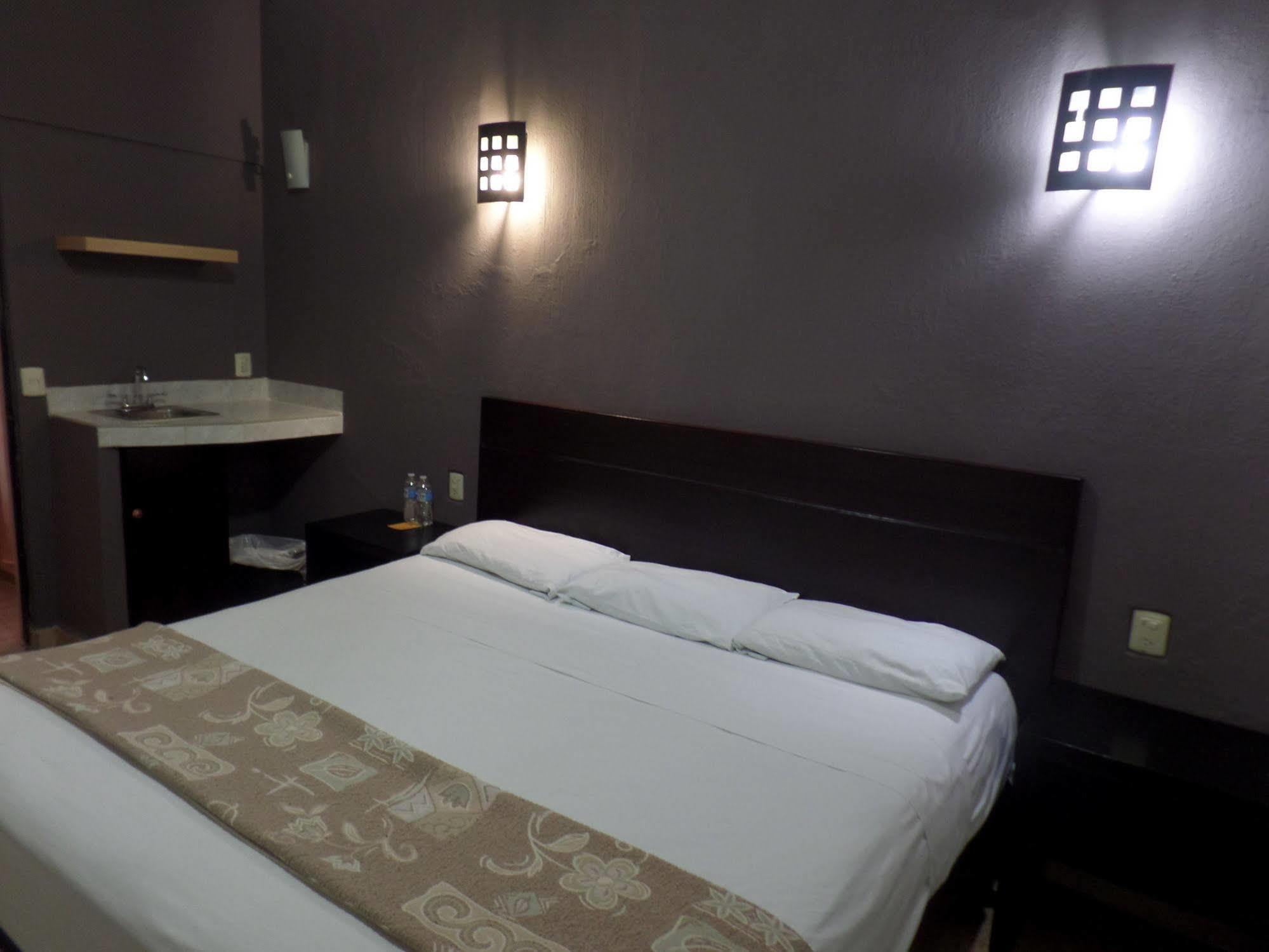 Uke Inn Hotel & Suites Xamaipak Tuxtla Gutiérrez Esterno foto
